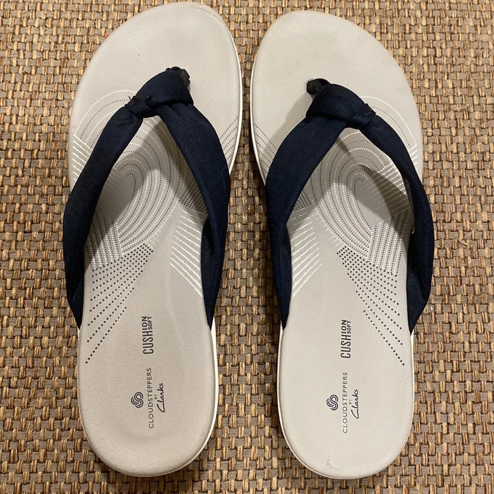 Cloudsteppers by Clarks Navy Sandals Size 9 EUC - Picture 4 of 8